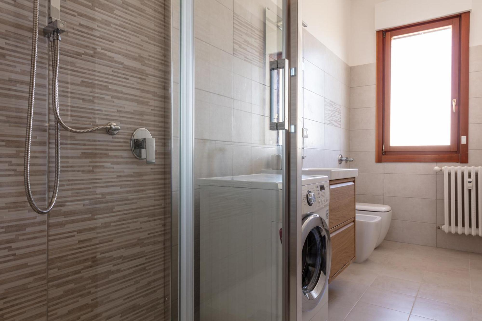 Dehomes - One Bedroom, City View, Balcony, Wi-Fi & Netflix, Treno-Bus To Centre Corsico Esterno foto